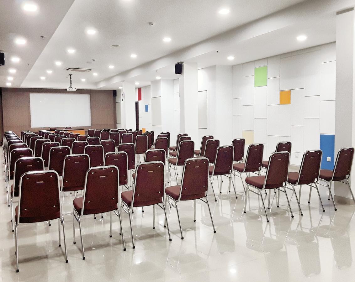 名古屋山 - 巴淡岛爱玛黎丝酒店 Batam 外观 照片