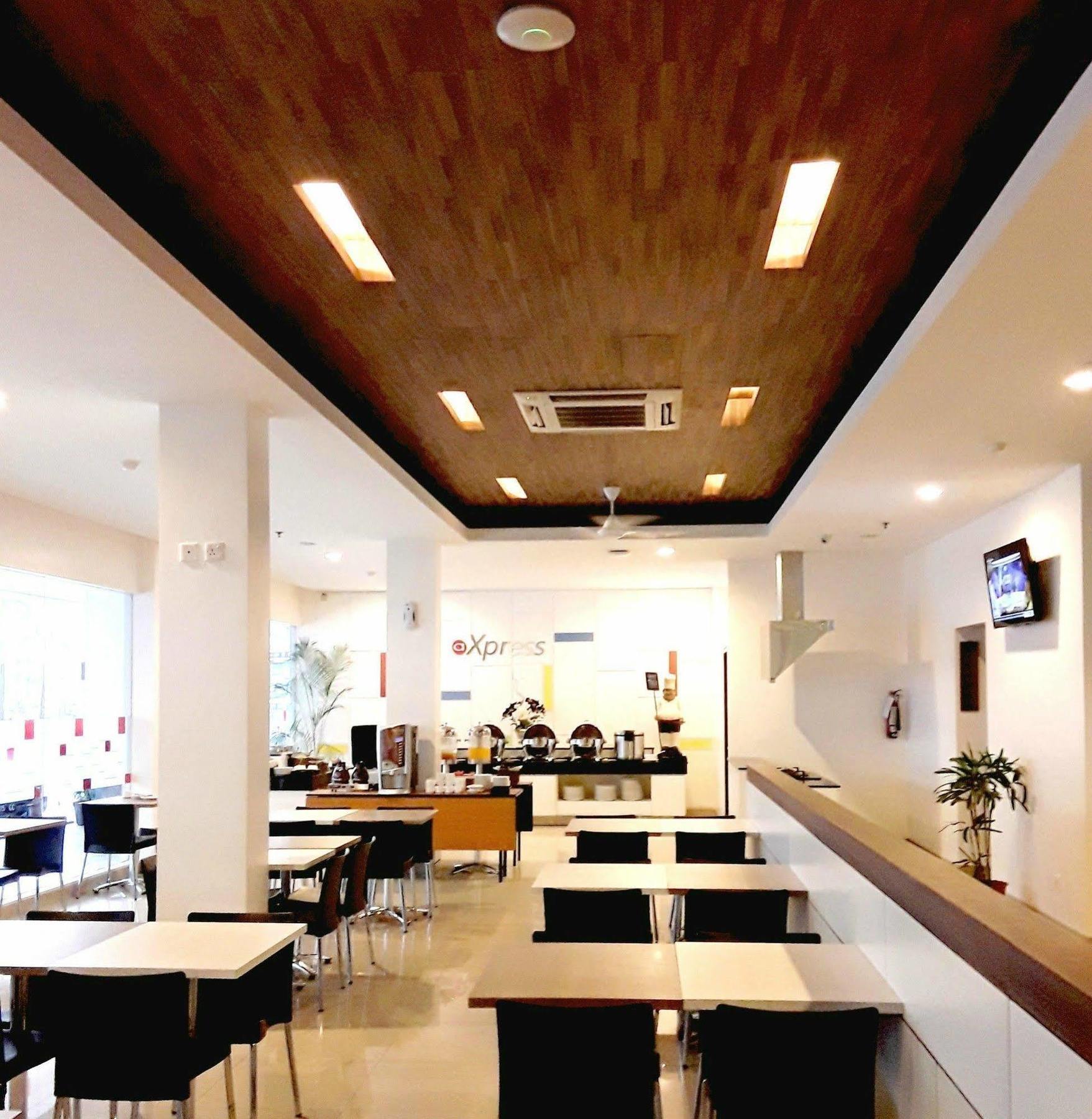 名古屋山 - 巴淡岛爱玛黎丝酒店 Batam 外观 照片